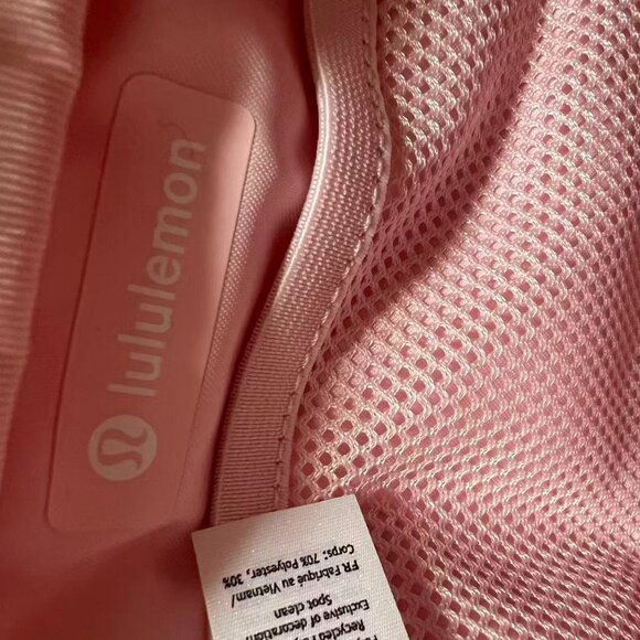 Lululemon Everywhere Belt Bag Plush Fleece Strawberry - Picture 5 of 9